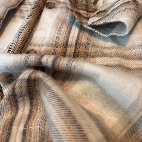 Arizona Jean Co. cream and tan flannel - Picture 4 of 7
